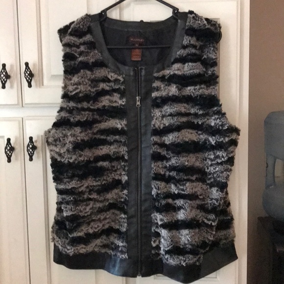 Black and Tan faux fur vest - Picture 1 of 4